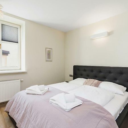 Apartments Cracow Miodowa By Renters คราคูฟ ภายนอก รูปภาพ