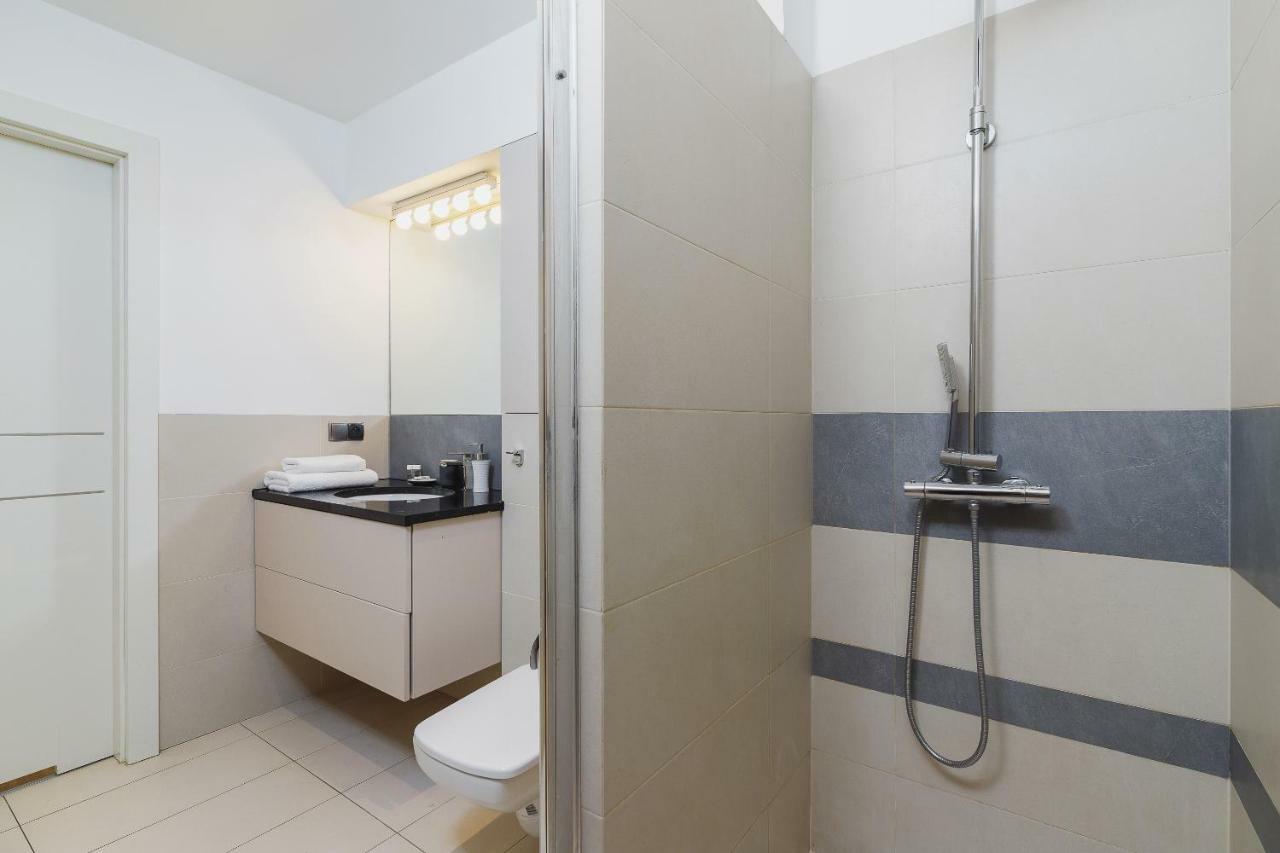 Apartments Cracow Miodowa By Renters คราคูฟ ภายนอก รูปภาพ