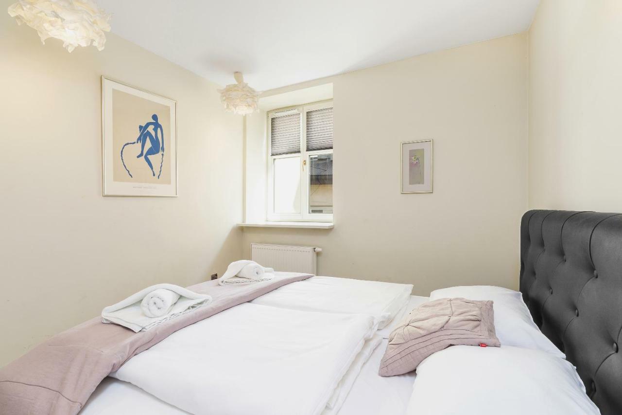 Apartments Cracow Miodowa By Renters คราคูฟ ภายนอก รูปภาพ